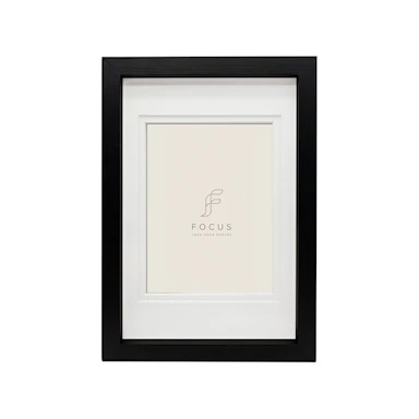Focus Dahlia Svart 24x30/PP 18x24